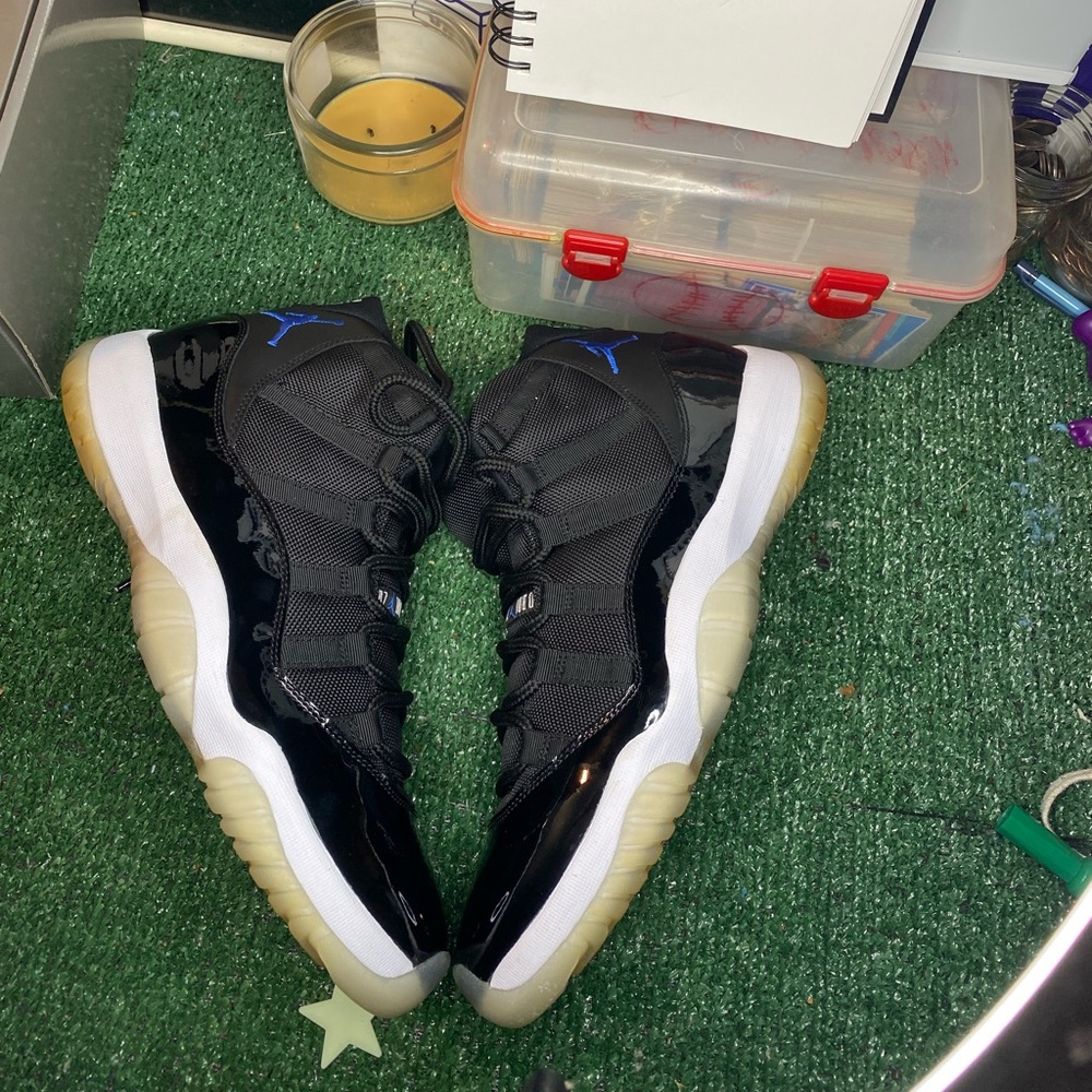 Brand new never worn jordan space jam 11s sz 11 no box unfortunately